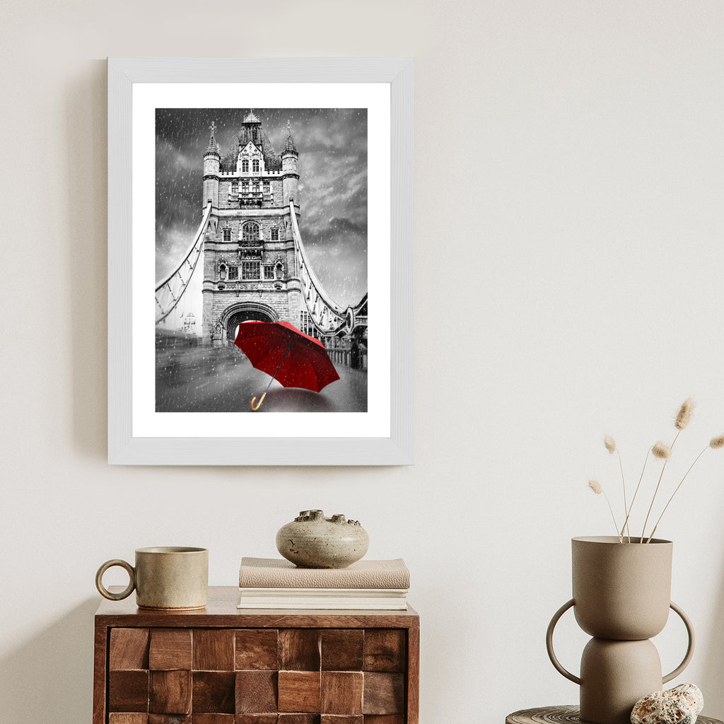 Plakat Czerwony Parasol Na Czarno Białym Tle Z Tower Bridge Rama Aluminiowa Kolor Czarny