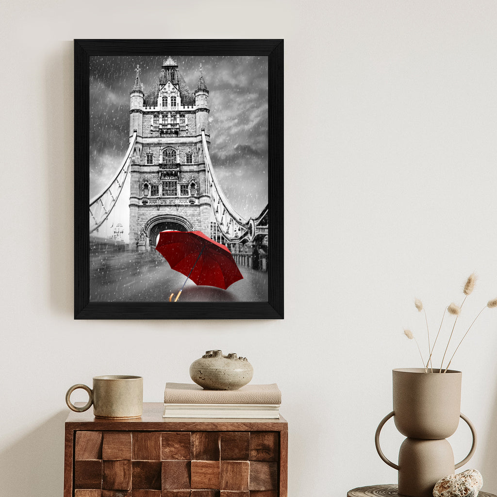 Plakat Czerwony Parasol Na Czarno Białym Tle Z Tower Bridge Rama Aluminiowa Kolor Czarny