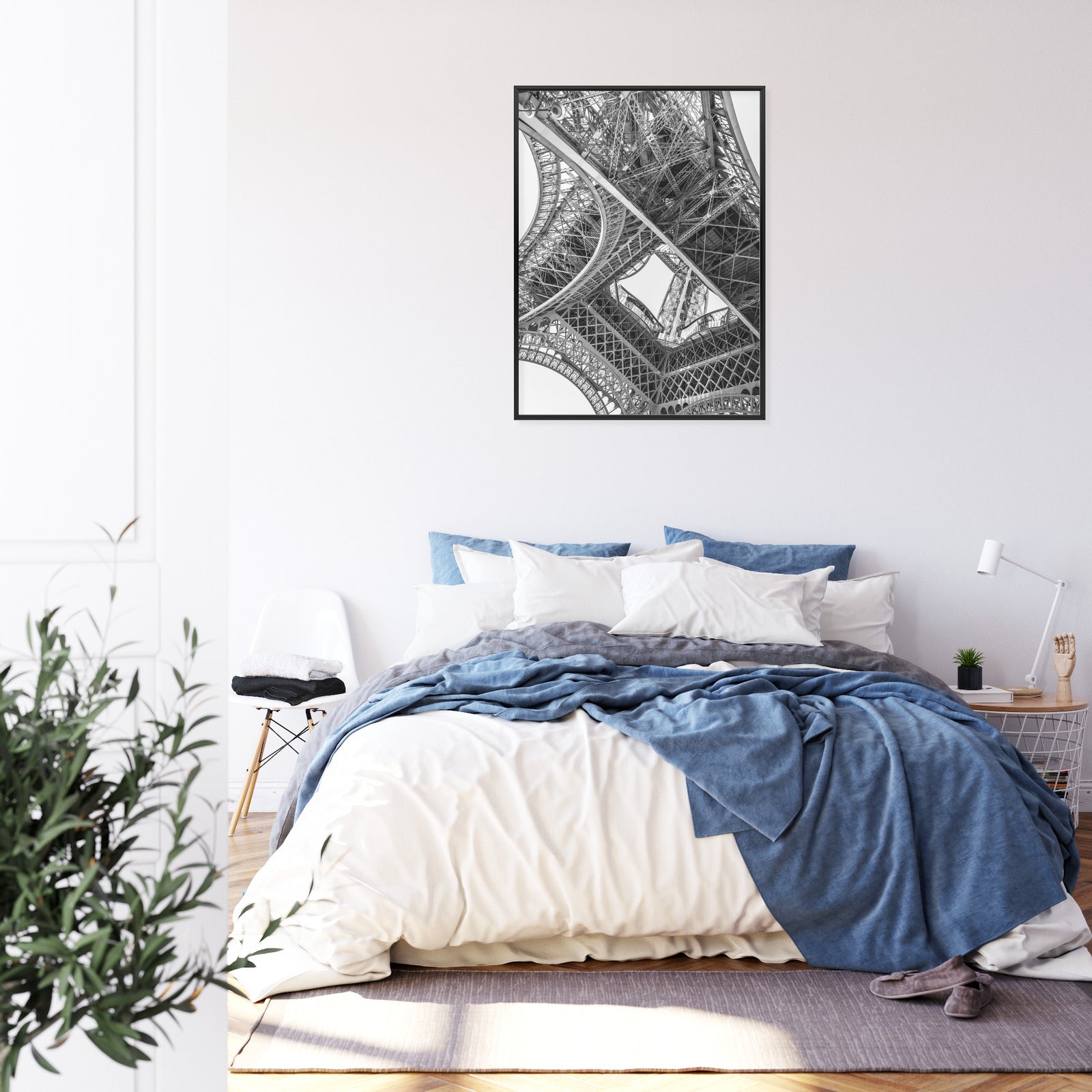 Plakat Czarno Biały Widok Na Wieżę Eiffla Z Bliska Rama Aluminiowa Kolor Czarny