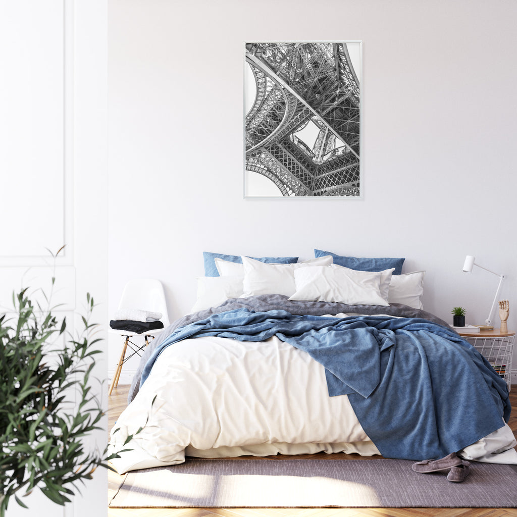 Plakat Czarno Biały Widok Na Wieżę Eiffla Z Bliska Rama Aluminiowa Kolor Czarny