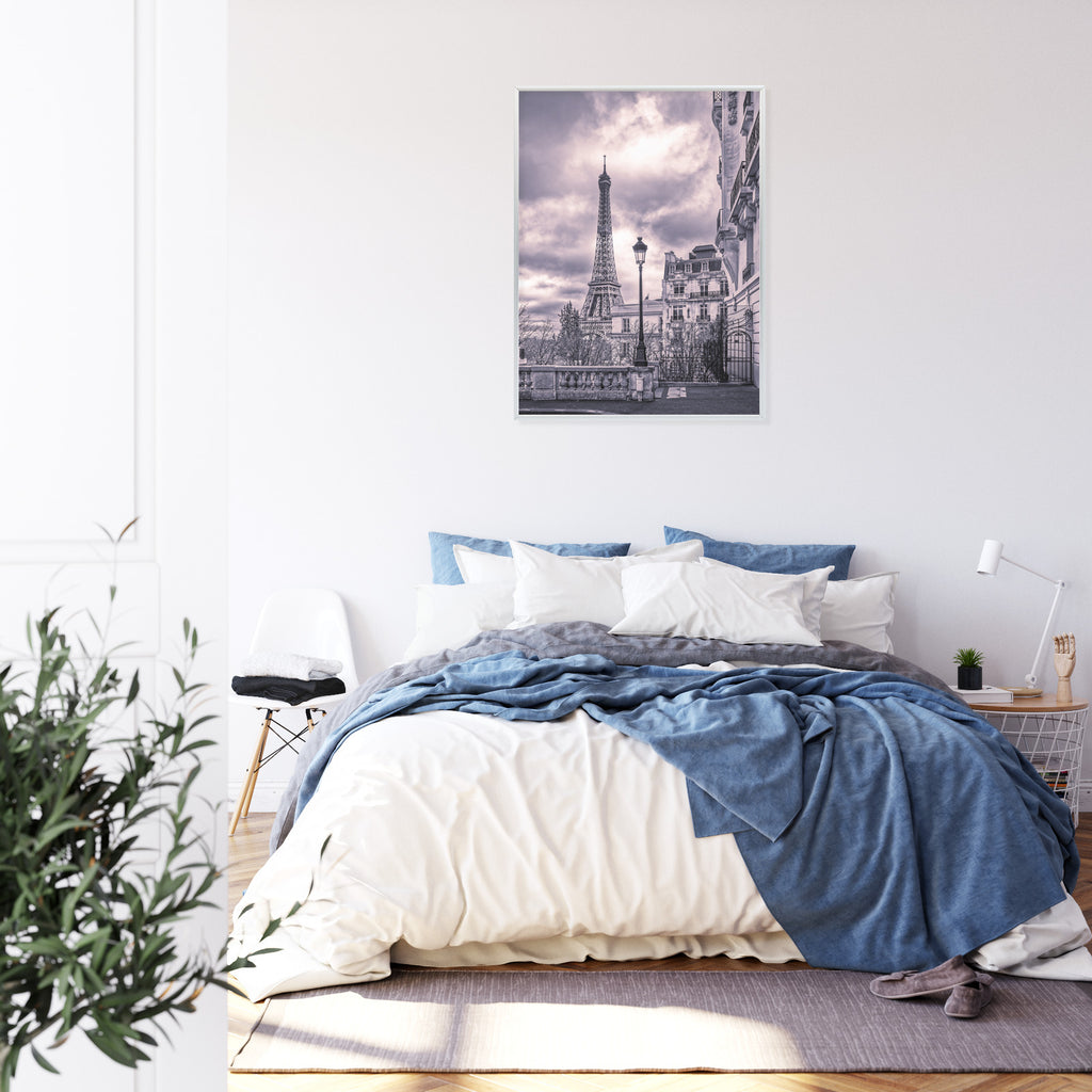 Plakat Paryż Wieża Eiffla W Pochmurny Dzień Rama Aluminiowa Kolor Czarny