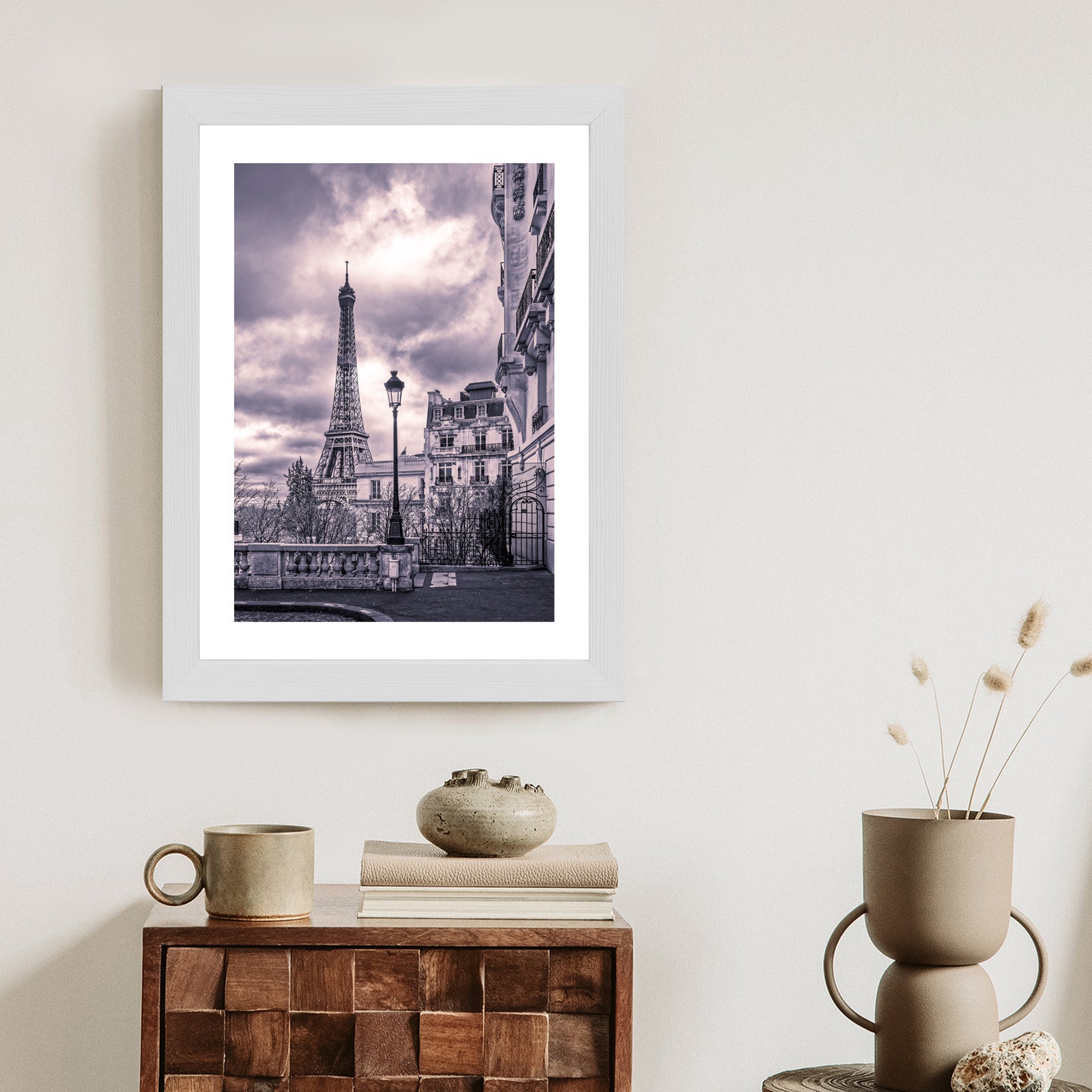 Plakat Paryż Wieża Eiffla W Pochmurny Dzień Rama Aluminiowa Kolor Czarny
