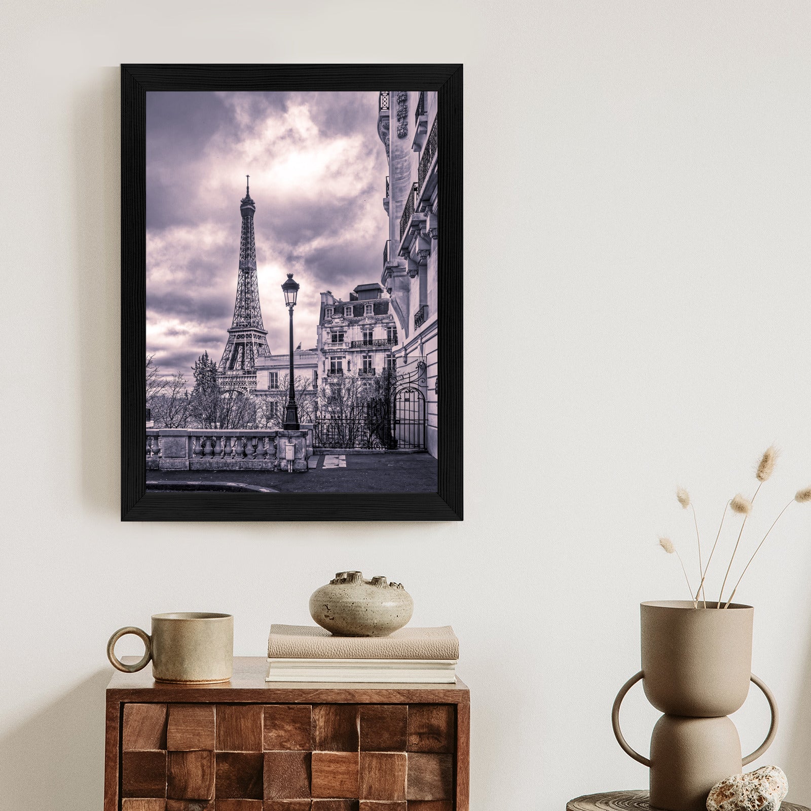 Plakat Paryż Wieża Eiffla W Pochmurny Dzień Rama Aluminiowa Kolor Czarny