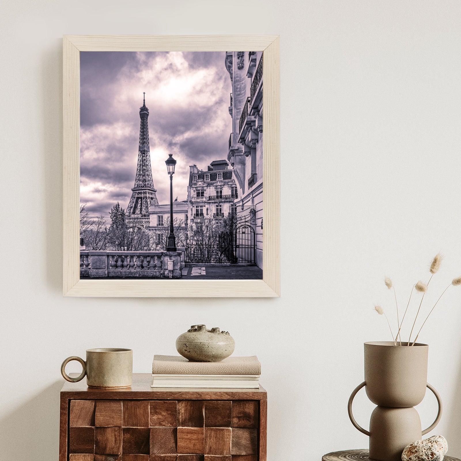 Plakat Paryż Wieża Eiffla W Pochmurny Dzień Rama Aluminiowa Kolor Czarny