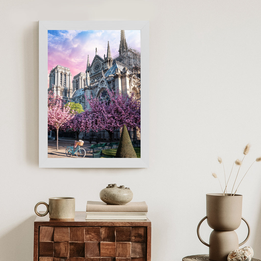 Plakat Katedra Notre Dame De Paris O Wschodzie Słońca I Kwitnące Wiśnie Rama Aluminiowa Kolor Czarny