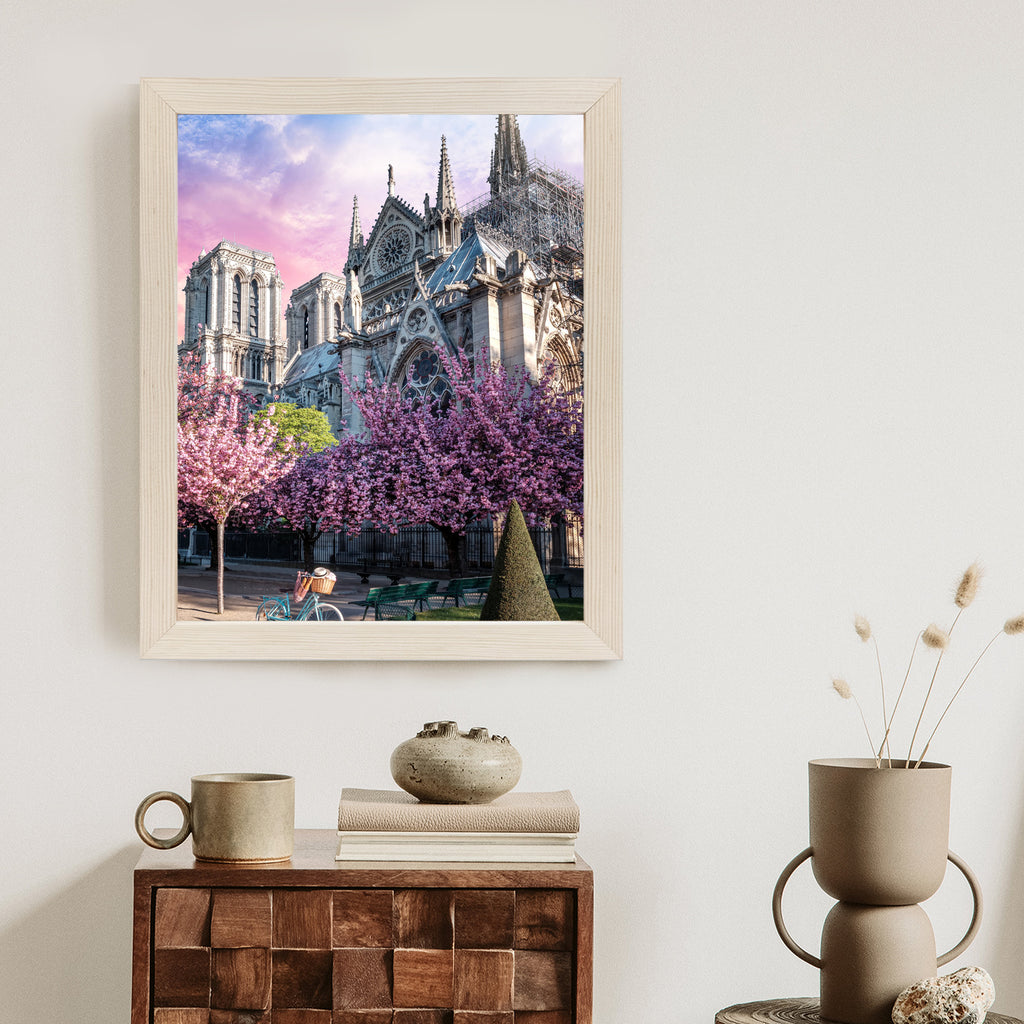 Plakat Katedra Notre Dame De Paris O Wschodzie Słońca I Kwitnące Wiśnie Rama Aluminiowa Kolor Czarny