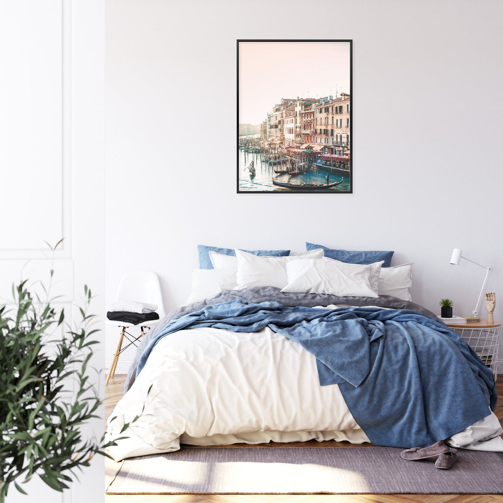 Plakat Widok Na Ulicę Wodną Z Gondolami I Stare Budynki W Wenecji Rama Aluminiowa Kolor Czarny