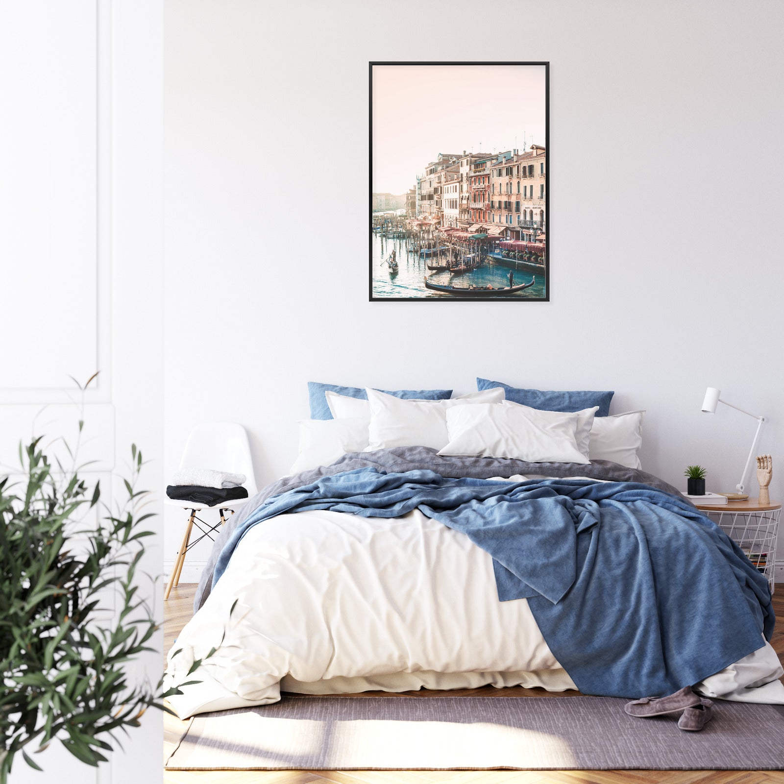 Plakat Widok Na Ulicę Wodną Z Gondolami I Stare Budynki W Wenecji Rama Aluminiowa Kolor Czarny