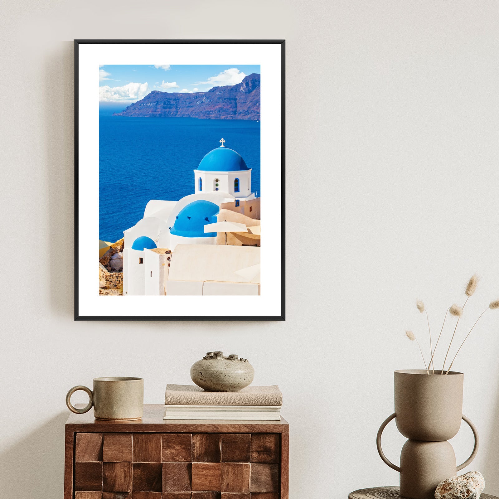 Plakat Krajobraz Santorini Z Białym Kościołem I Widokiem Na Błękitne Morze Rama Aluminiowa Kolor Czarny