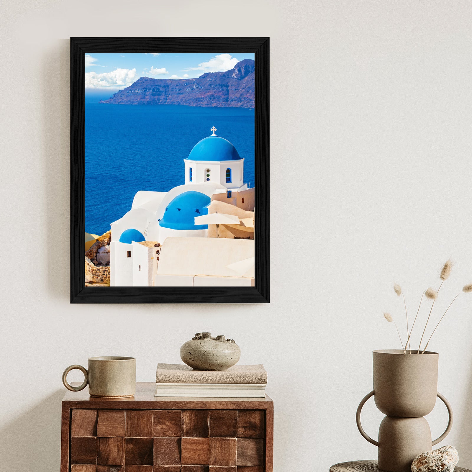 Plakat Krajobraz Santorini Z Białym Kościołem I Widokiem Na Błękitne Morze Rama Aluminiowa Kolor Czarny
