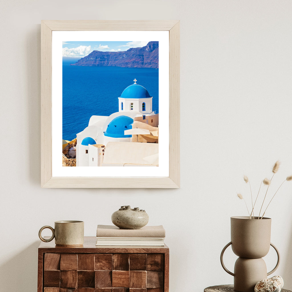 Plakat Krajobraz Santorini Z Białym Kościołem I Widokiem Na Błękitne Morze Rama Aluminiowa Kolor Czarny