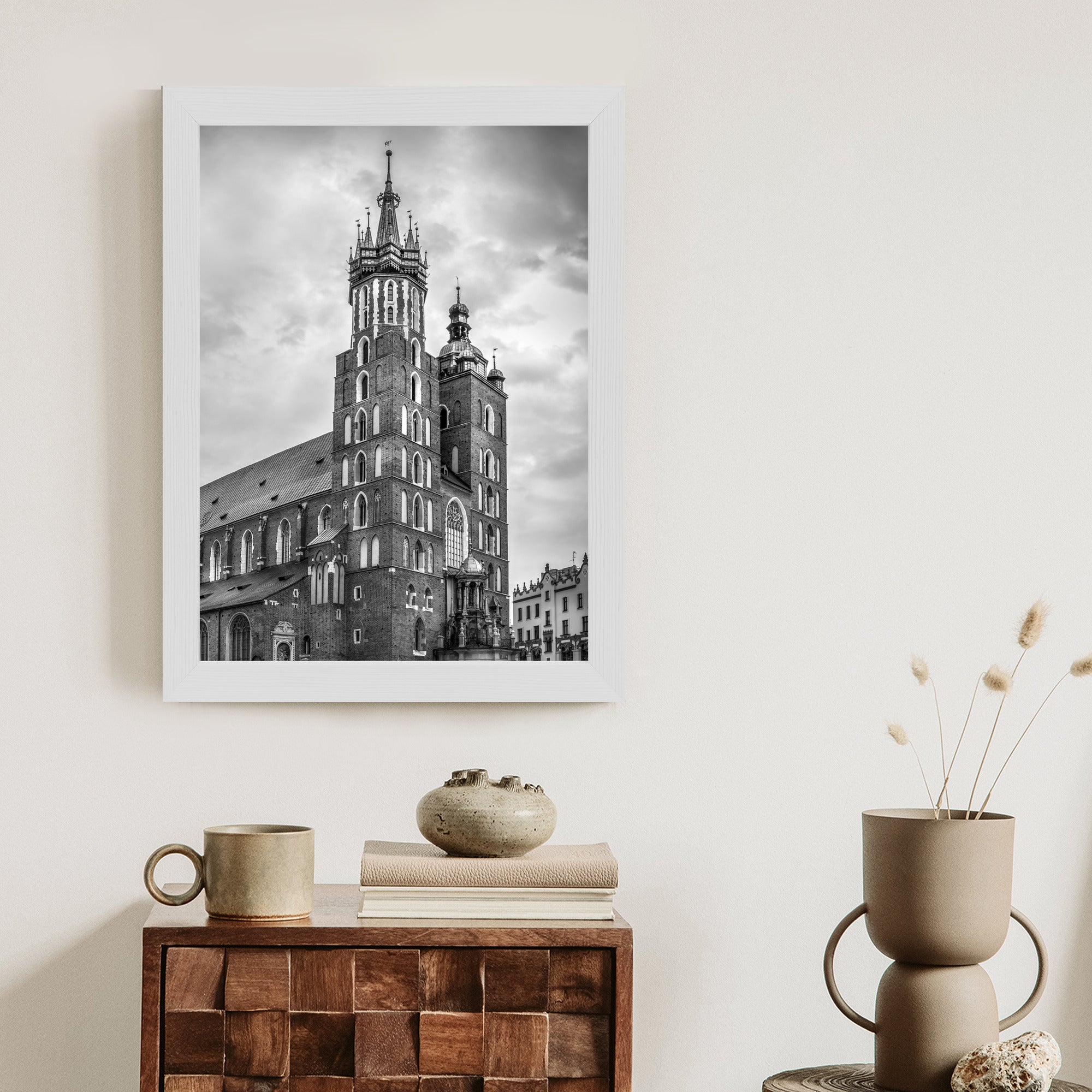 Plakat Czarno-Biała Fotografia Kościoła Mariackiego W Krakowie Rama Drewniana Z Passe-Partout Kolor Czarny