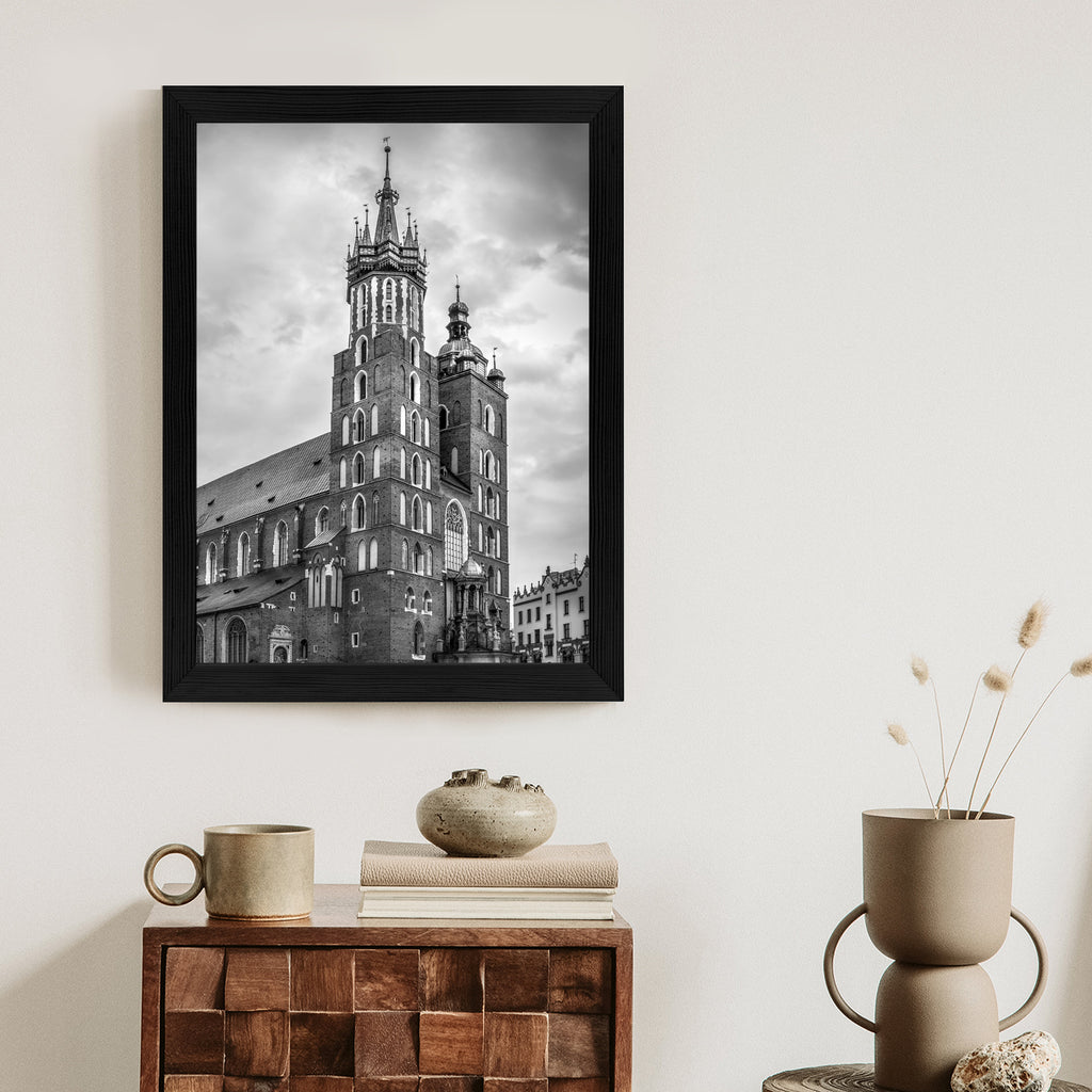 Plakat Czarno-Biała Fotografia Kościoła Mariackiego W Krakowie Rama Drewniana Z Passe-Partout Kolor Czarny