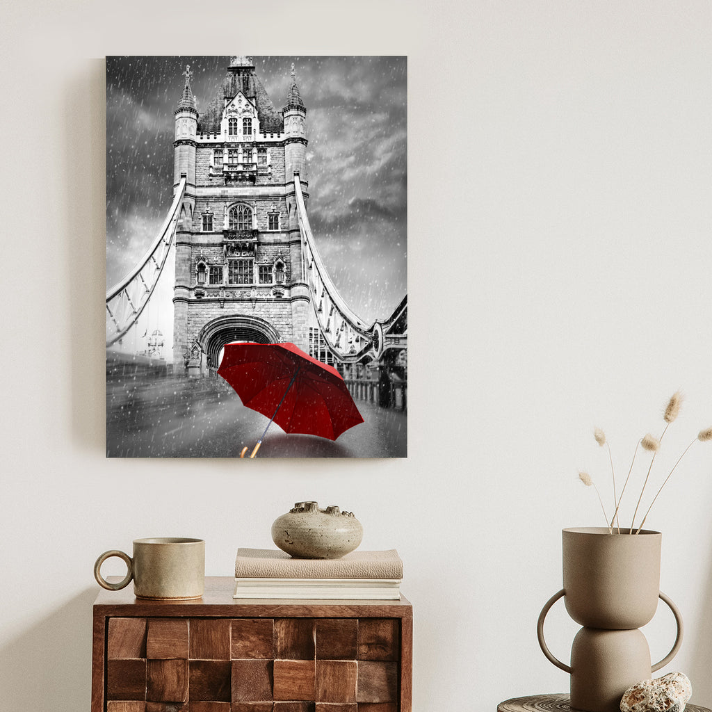 Plakat Czerwony Parasol Na Czarno Białym Tle Z Tower Bridge Rama Aluminiowa Kolor Czarny