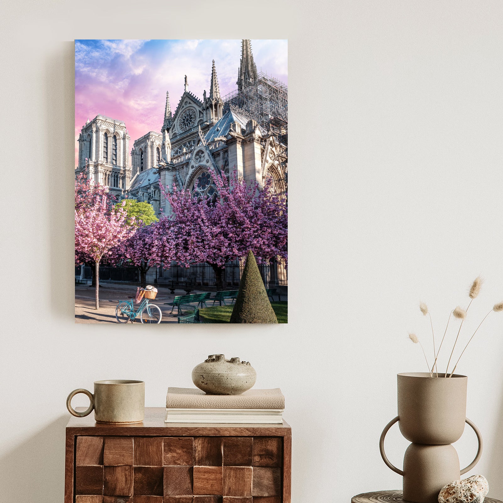 Plakat Katedra Notre Dame De Paris O Wschodzie Słońca I Kwitnące Wiśnie Rama Aluminiowa Kolor Czarny